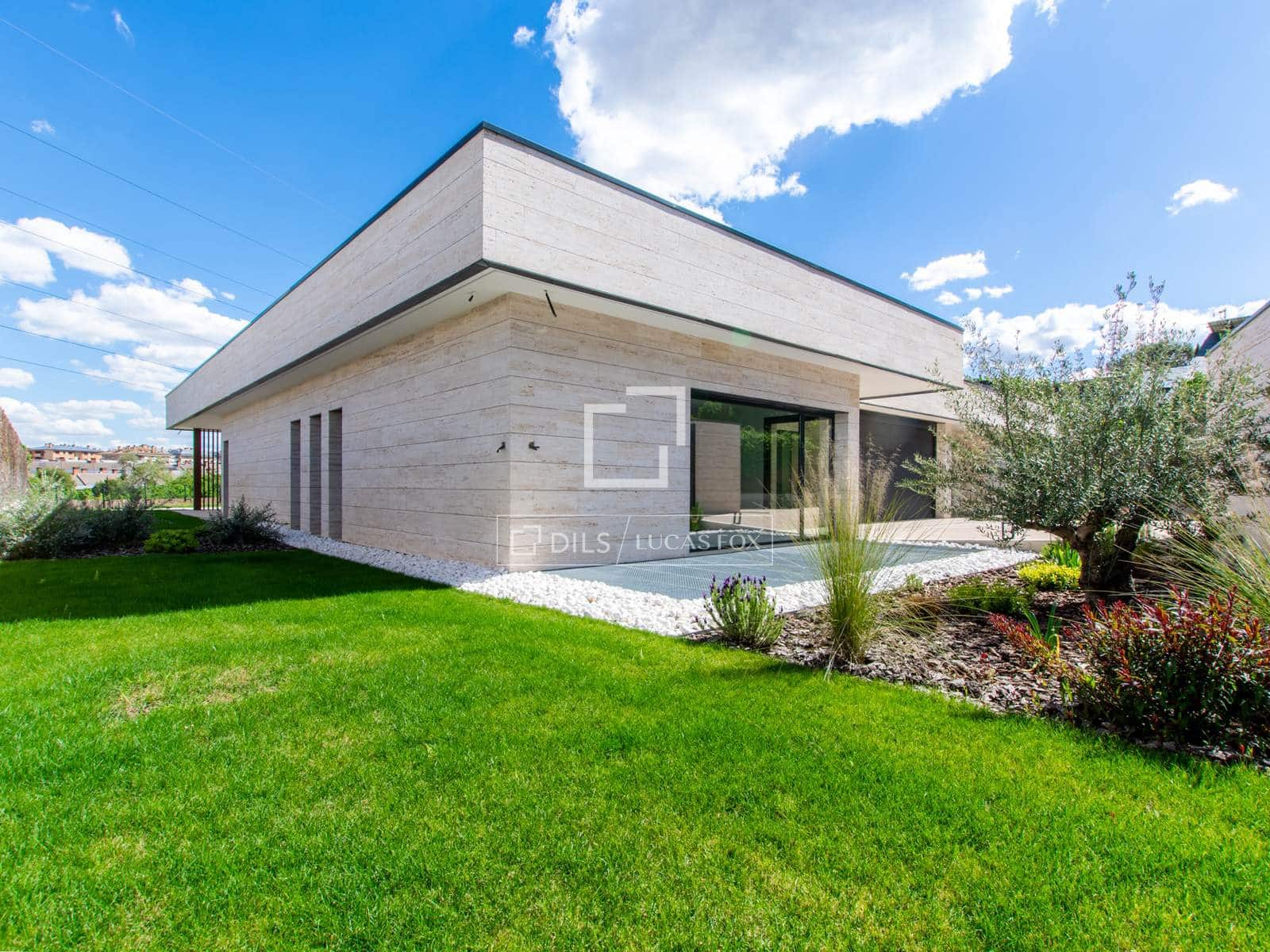 5 bedroom Villa for sale in Boadilla del Monte with pool garage - € 4,500,000 (Ref: 9844546)