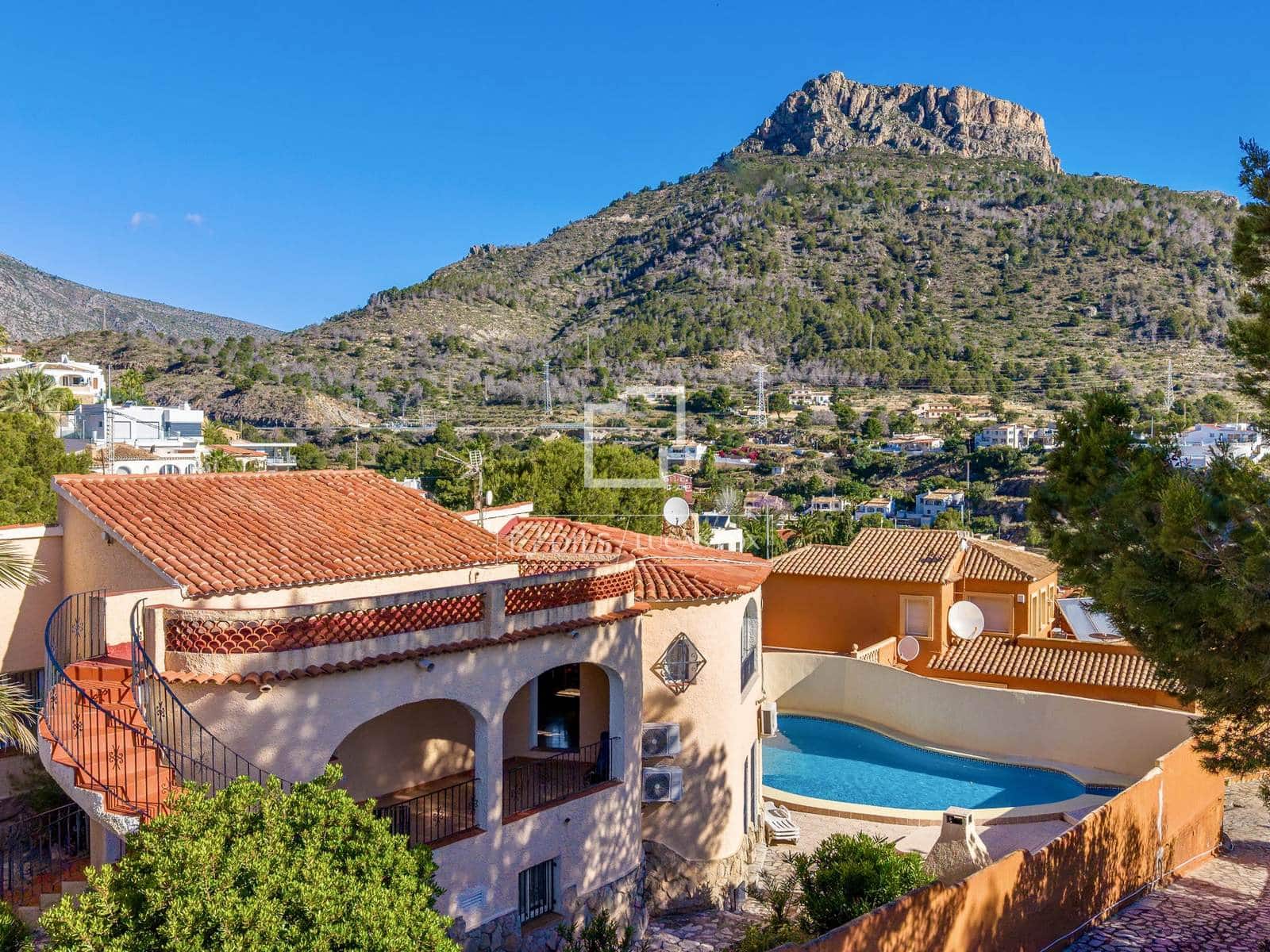 4 quarto Moradia para venda em Calpe / Calp com piscina garagem - 445 000 € (Ref: 9844547)