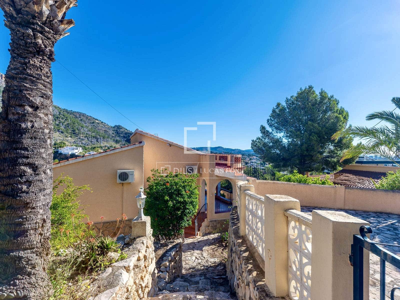 4 quarto Moradia para venda em Calpe / Calp com piscina garagem - 445 000 € (Ref: 9844547)