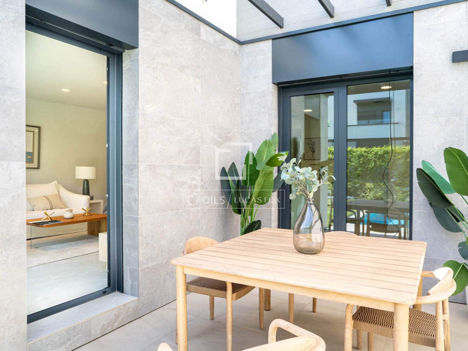 4 bedroom Villa for sale in Playa de Palma with pool - € 1,045,000 (Ref: 9844549)