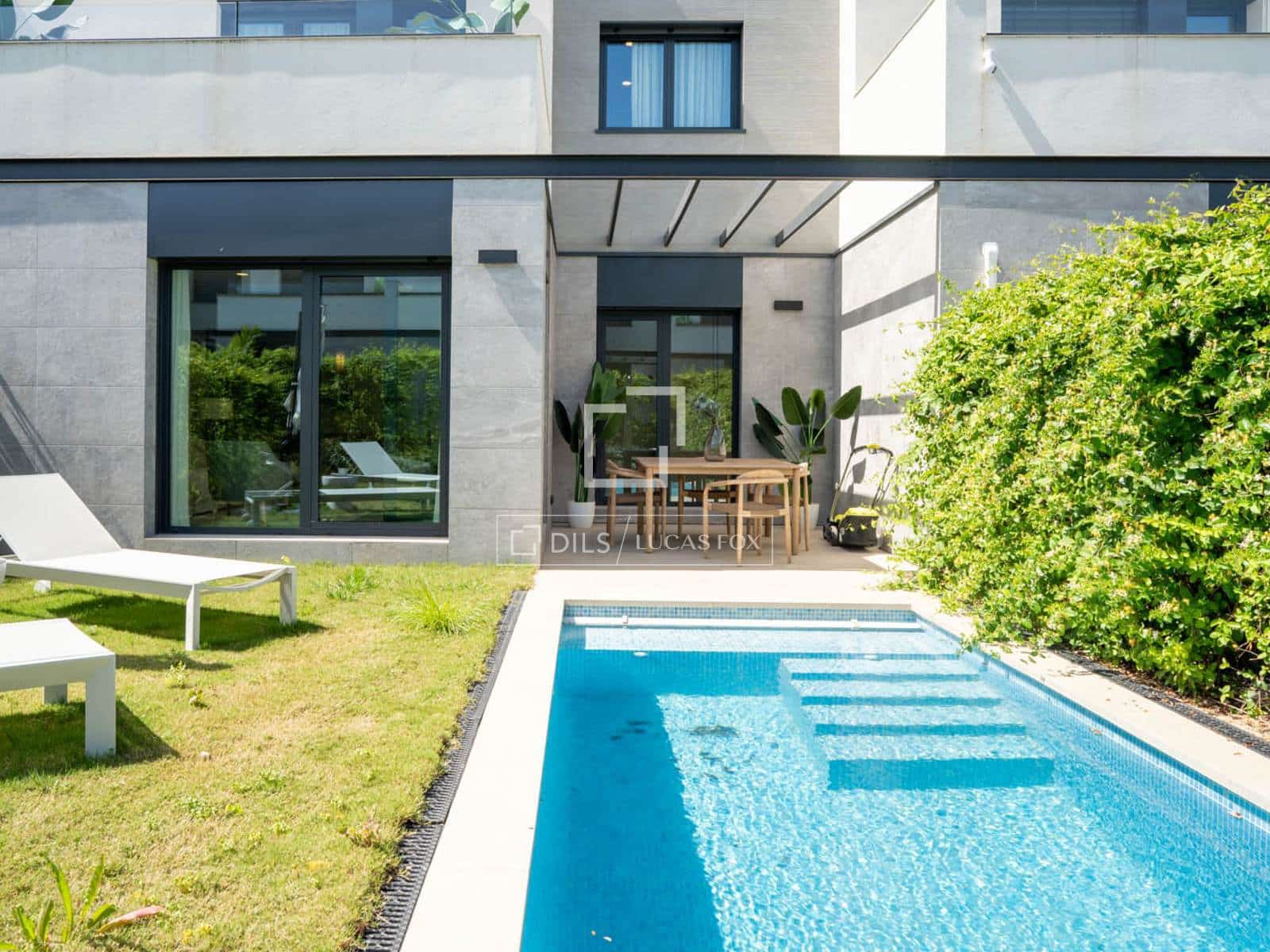 4 bedroom Villa for sale in Playa de Palma with pool - € 1,045,000 (Ref: 9844549)