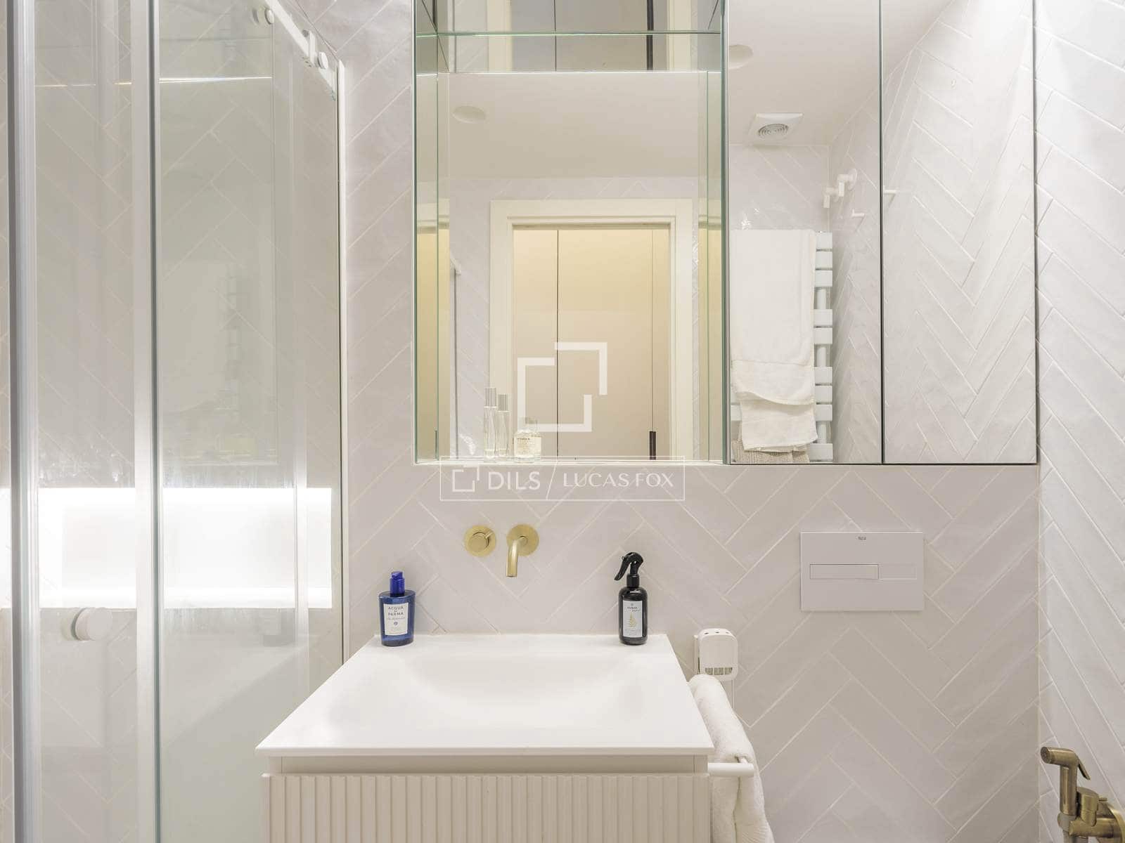 2 quarto Apartamento para arrendar em Madrid cidade - 3 900 € (Ref: 9847834)