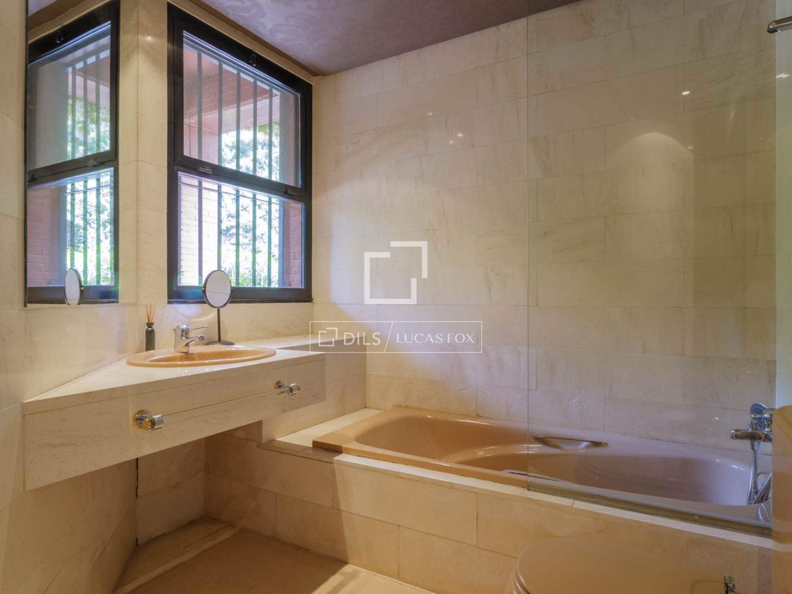 Chalet de 4 habitaciones en Pozuelo de Alarcón en venta con piscina garaje - 3.500.000 € (Ref: 9847838)