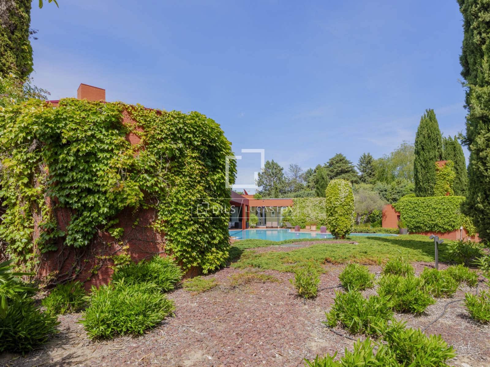 Chalet de 4 habitaciones en Pozuelo de Alarcón en venta con piscina garaje - 3.500.000 € (Ref: 9847838)