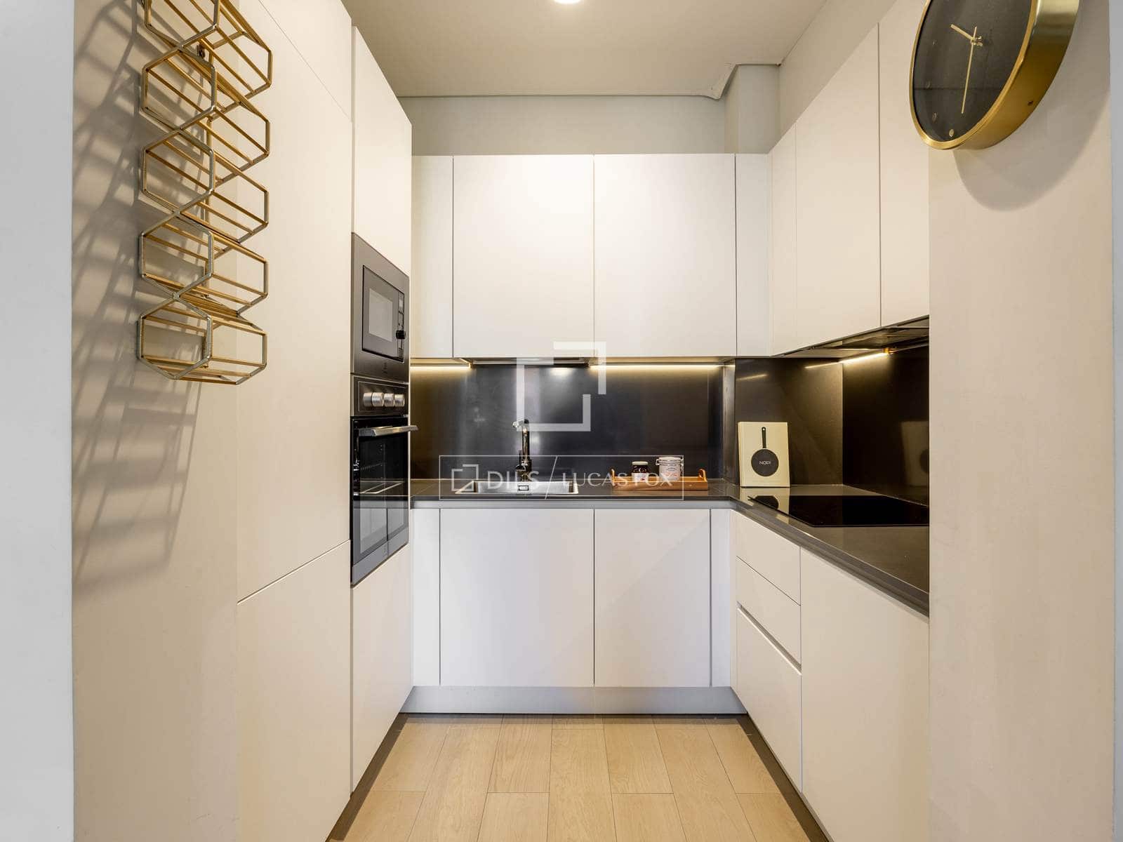 2 soveværelse Lejlighed til leje i Madrid by - € 3.300 (Ref: 9848395)