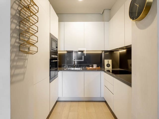 2 soveværelse Lejlighed til leje i Madrid by - € 3.300 (Ref: 9848395)