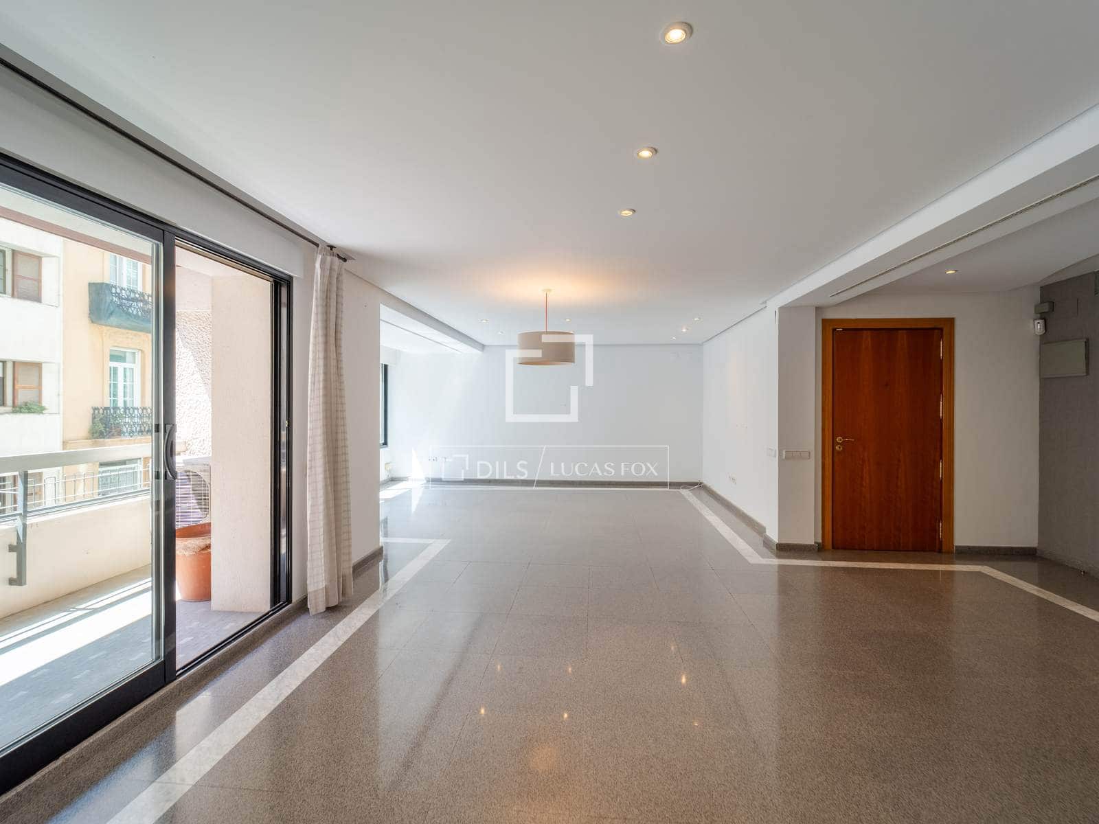 3 bedroom Apartment for rent in Valencia city - € 2,900 (Ref: 9848397)