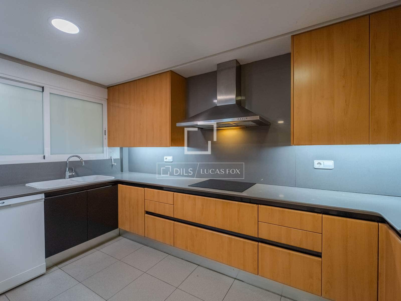 3 bedroom Apartment for rent in Valencia city - € 2,900 (Ref: 9848397)