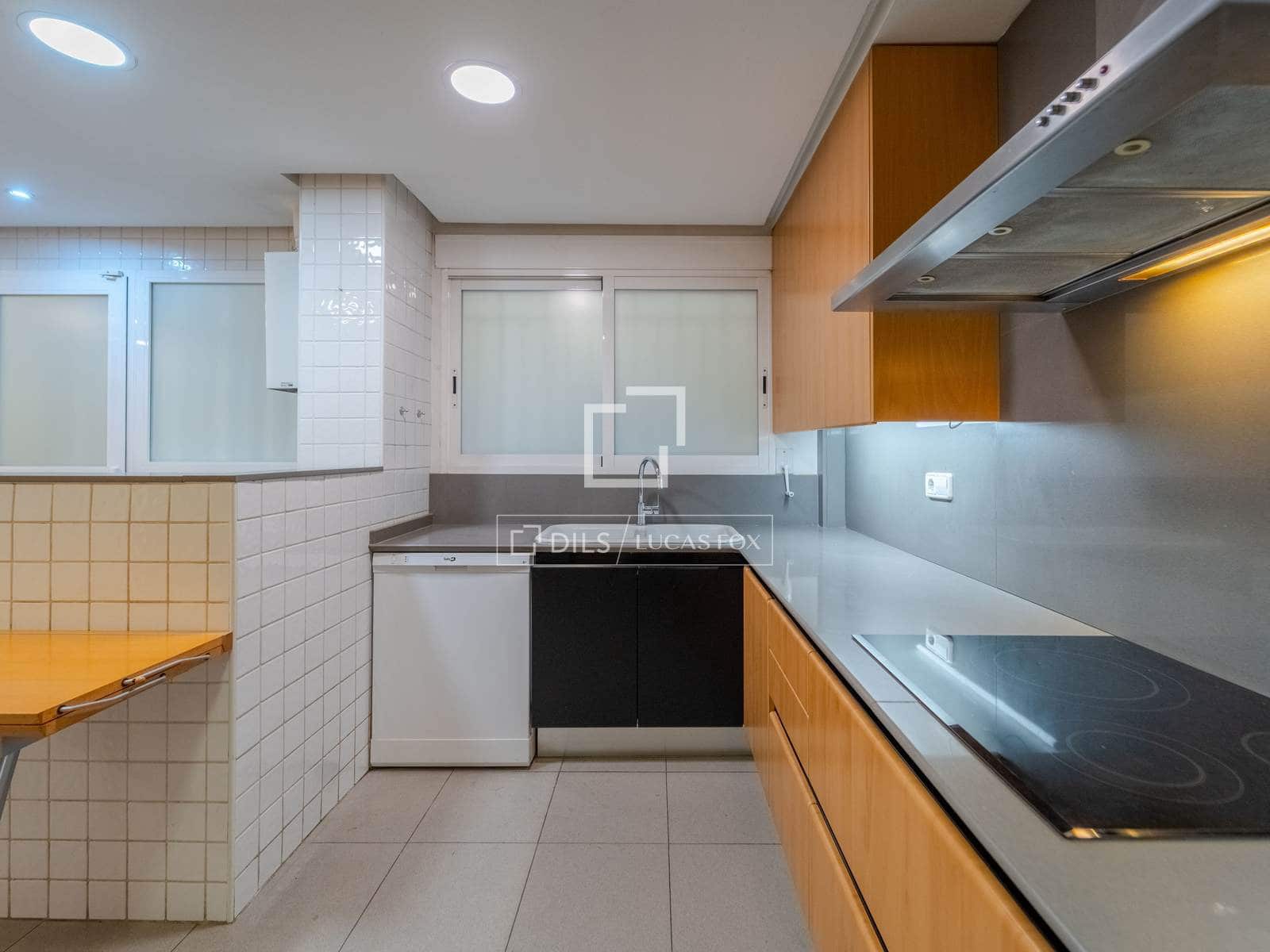 3 bedroom Apartment for rent in Valencia city - € 2,900 (Ref: 9848397)