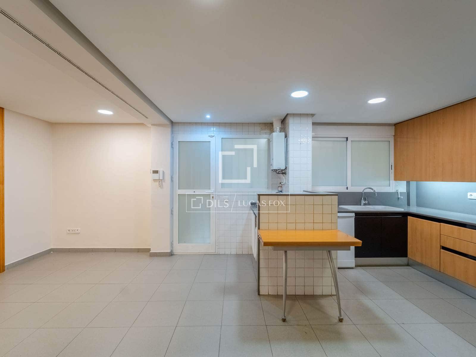 3 bedroom Apartment for rent in Valencia city - € 2,900 (Ref: 9848397)