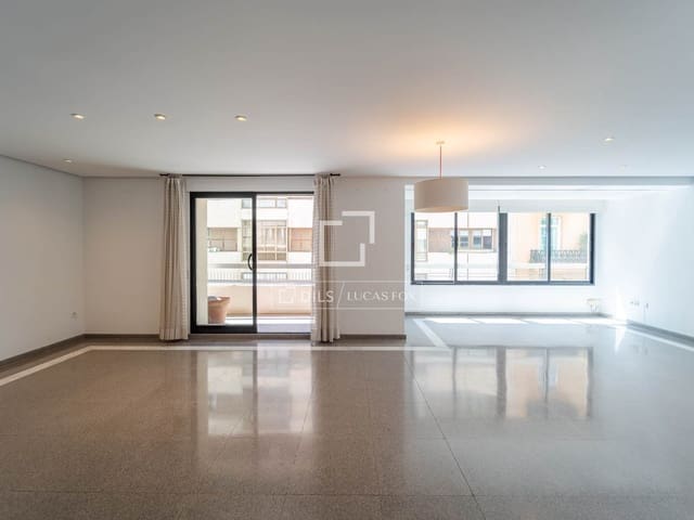 3 bedroom Apartment for rent in Valencia city - € 2,900 (Ref: 9848397)