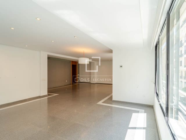 3 bedroom Apartment for rent in Valencia city - € 2,900 (Ref: 9848397)