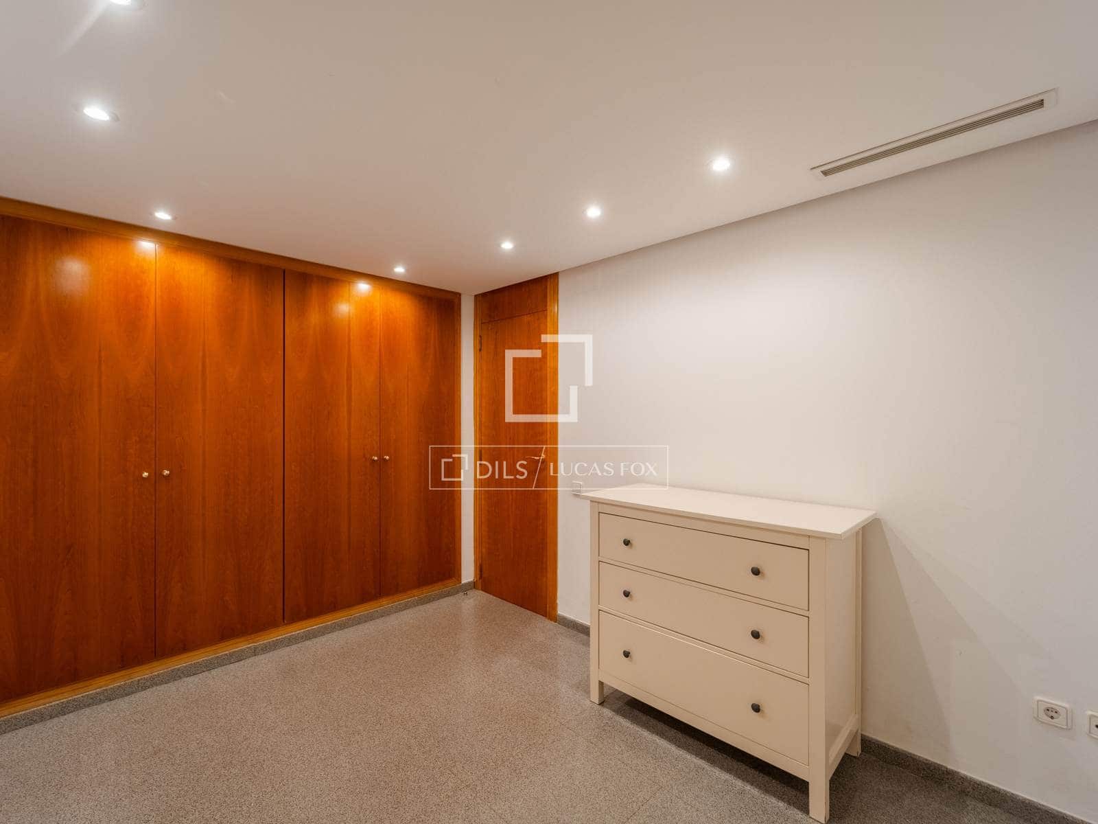 3 bedroom Apartment for rent in Valencia city - € 2,900 (Ref: 9848397)
