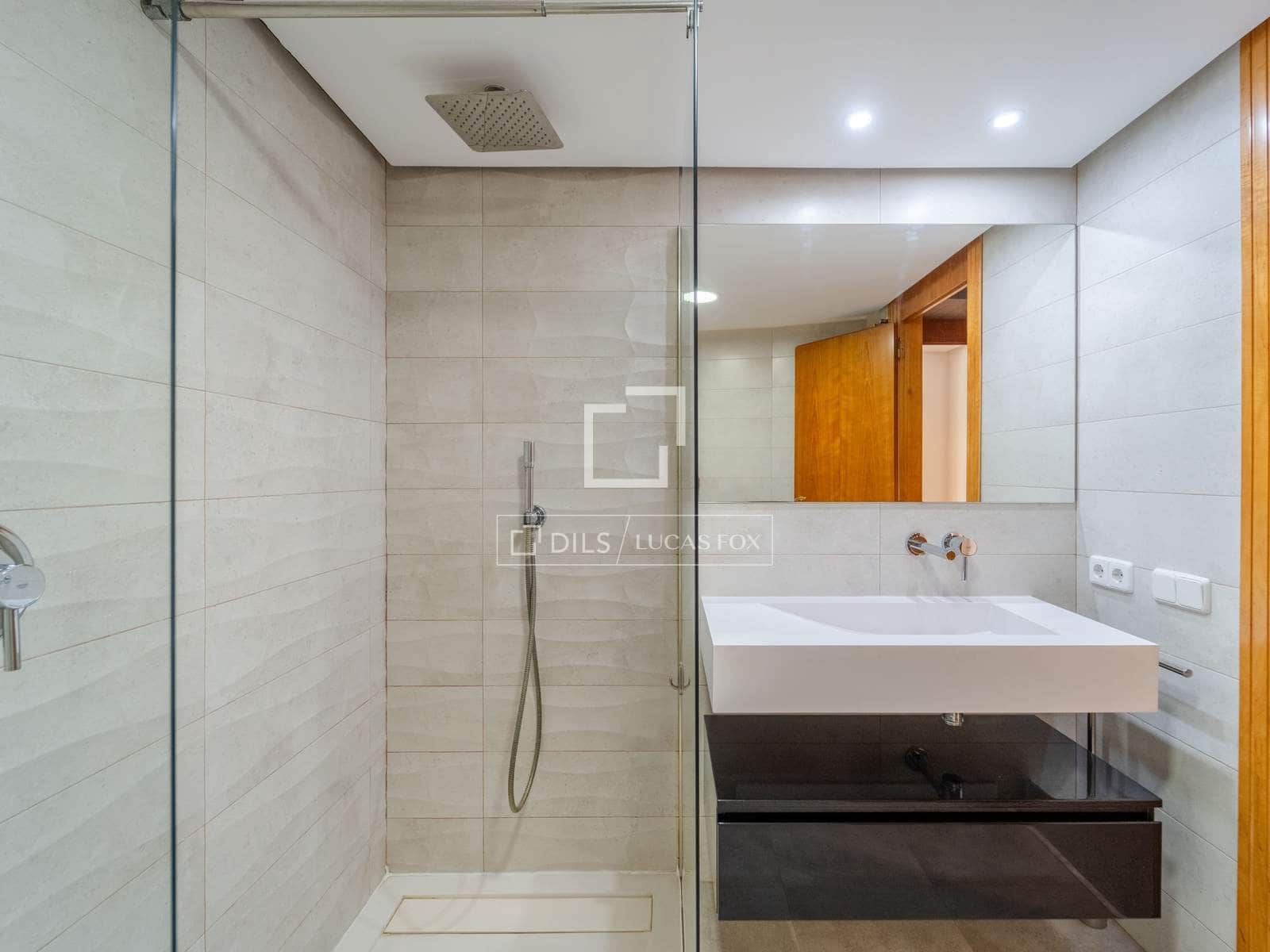 3 bedroom Apartment for rent in Valencia city - € 2,900 (Ref: 9848397)