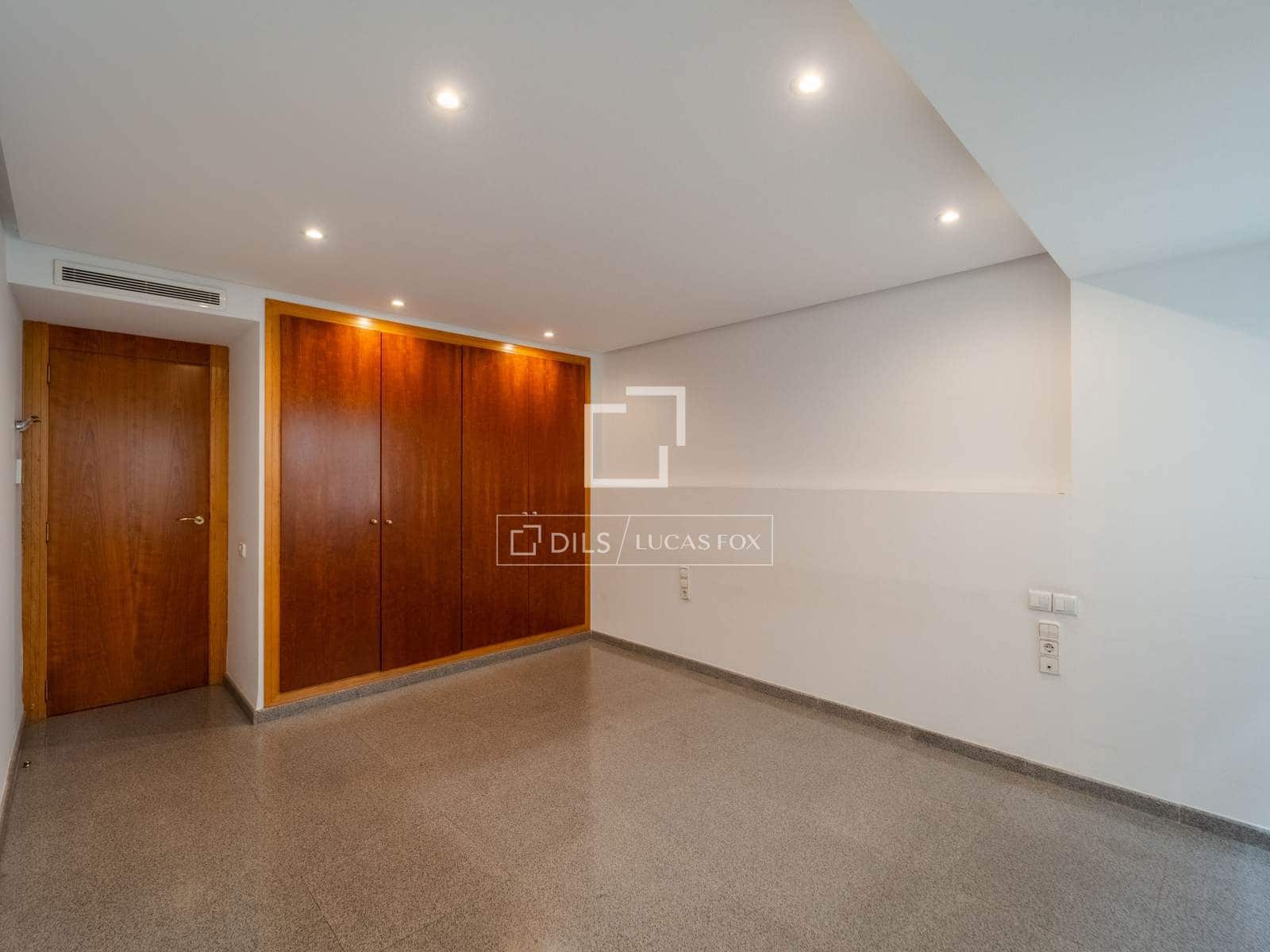 3 bedroom Apartment for rent in Valencia city - € 2,900 (Ref: 9848397)