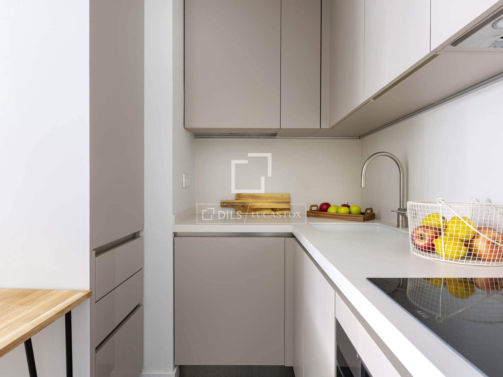 2 slaapkamer Appartement te huur in Madrid stad - € 3.400 (Ref: 9848400)