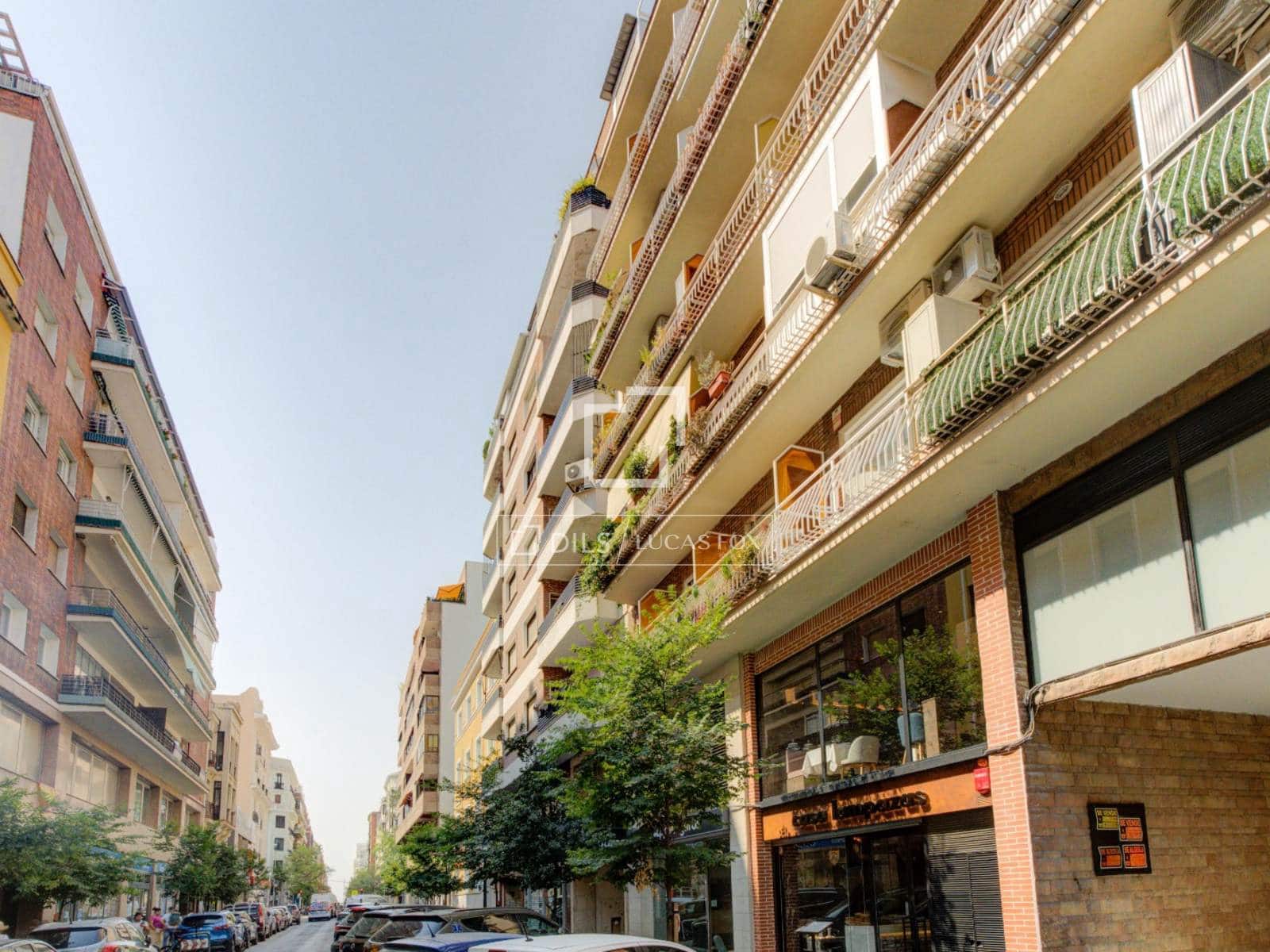 Apartamento para arrendar em Madrid cidade - 1 995 € (Ref: 9848402)