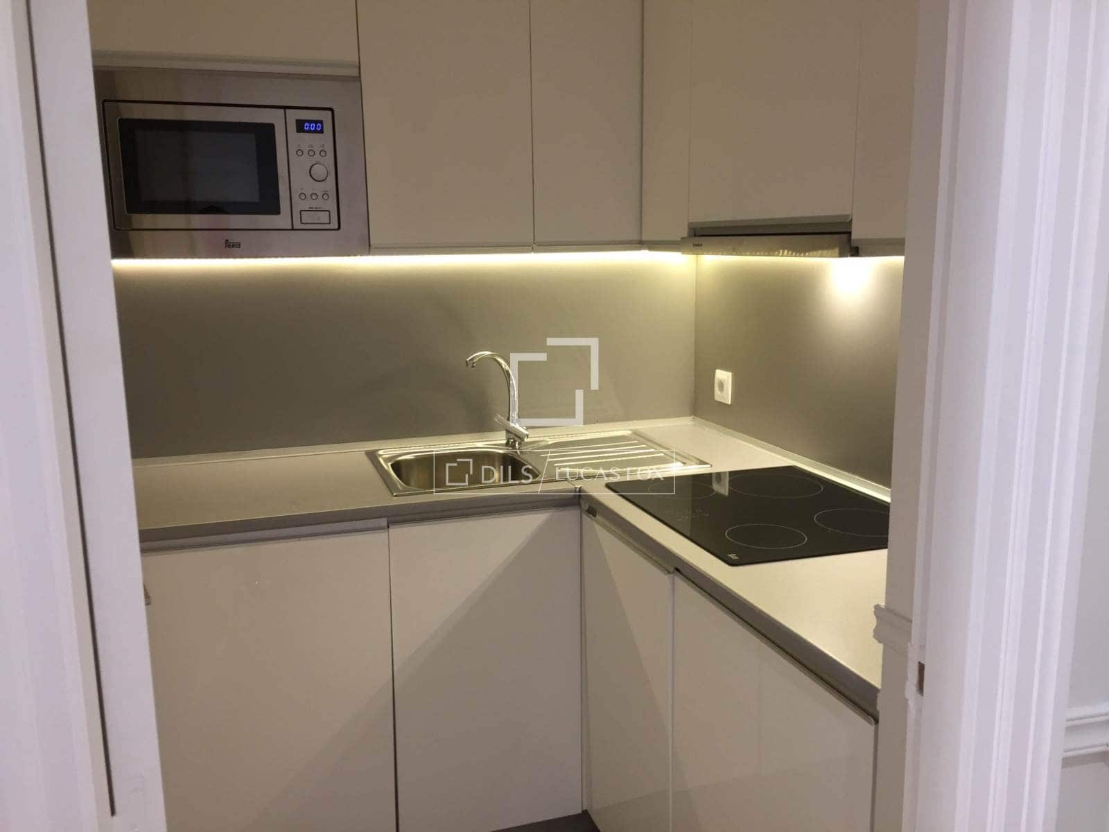 1 quarto Apartamento para arrendar em Madrid cidade - 2 095 € (Ref: 9848403)