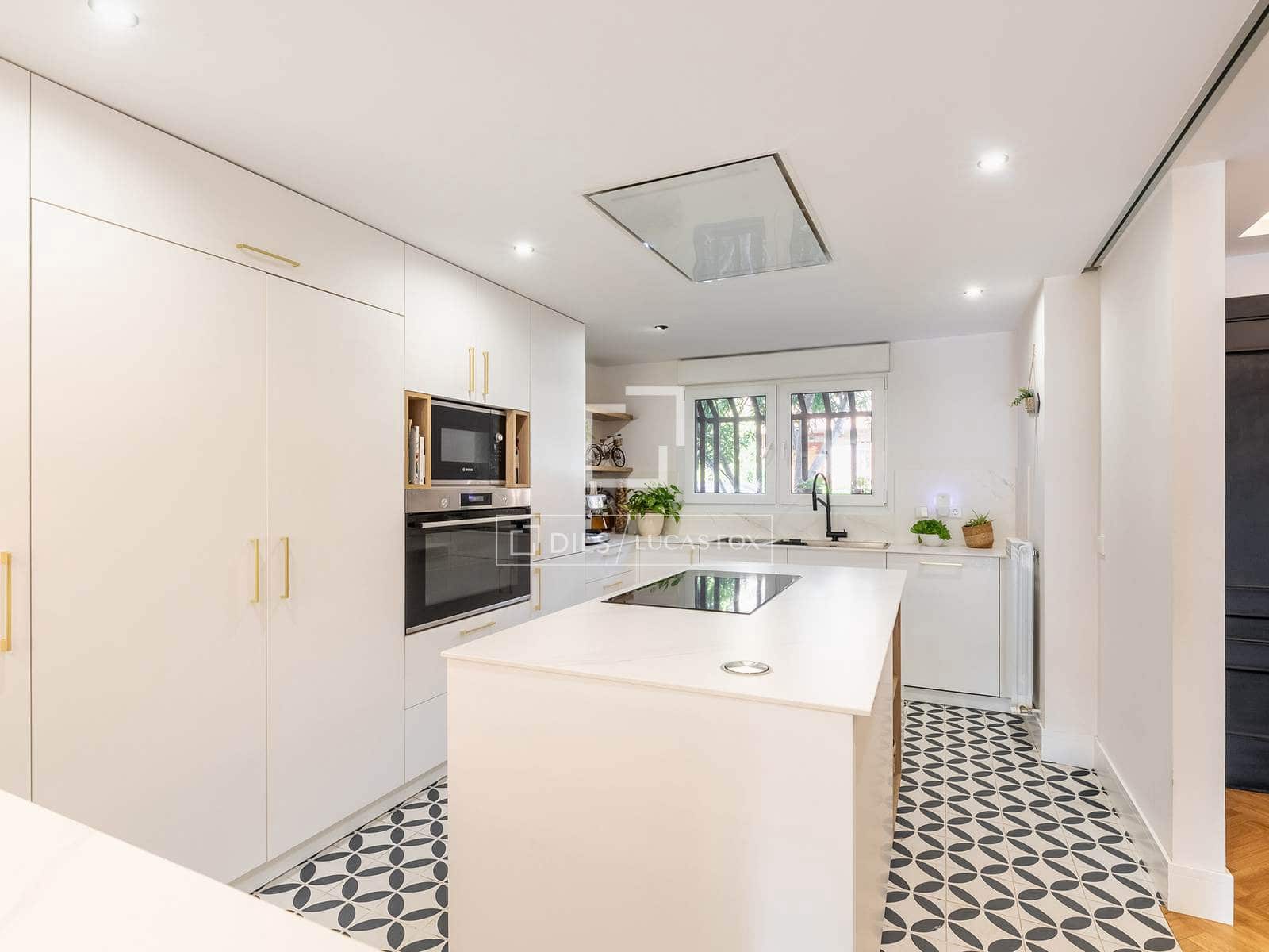 6 bedroom Villa for sale in Majadahonda with pool garage - € 1,150,000 (Ref: 9850053)