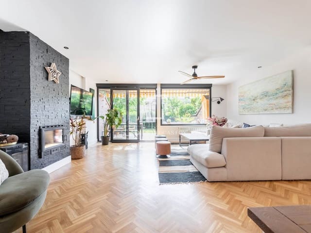 6 soverom Villa til salgs i Majadahonda med svømmebasseng garasje - € 1 150 000 (Ref: 9850053)