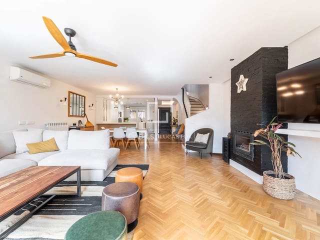6 soverom Villa til salgs i Majadahonda med svømmebasseng garasje - € 1 150 000 (Ref: 9850053)