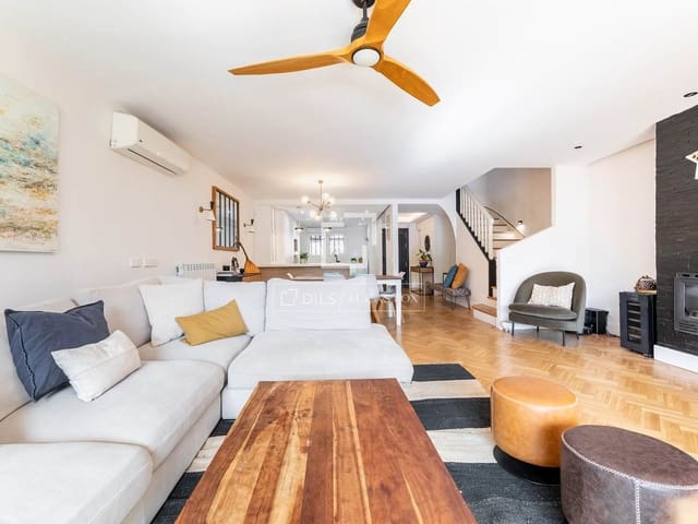 6 soverom Villa til salgs i Majadahonda med svømmebasseng garasje - € 1 150 000 (Ref: 9850053)