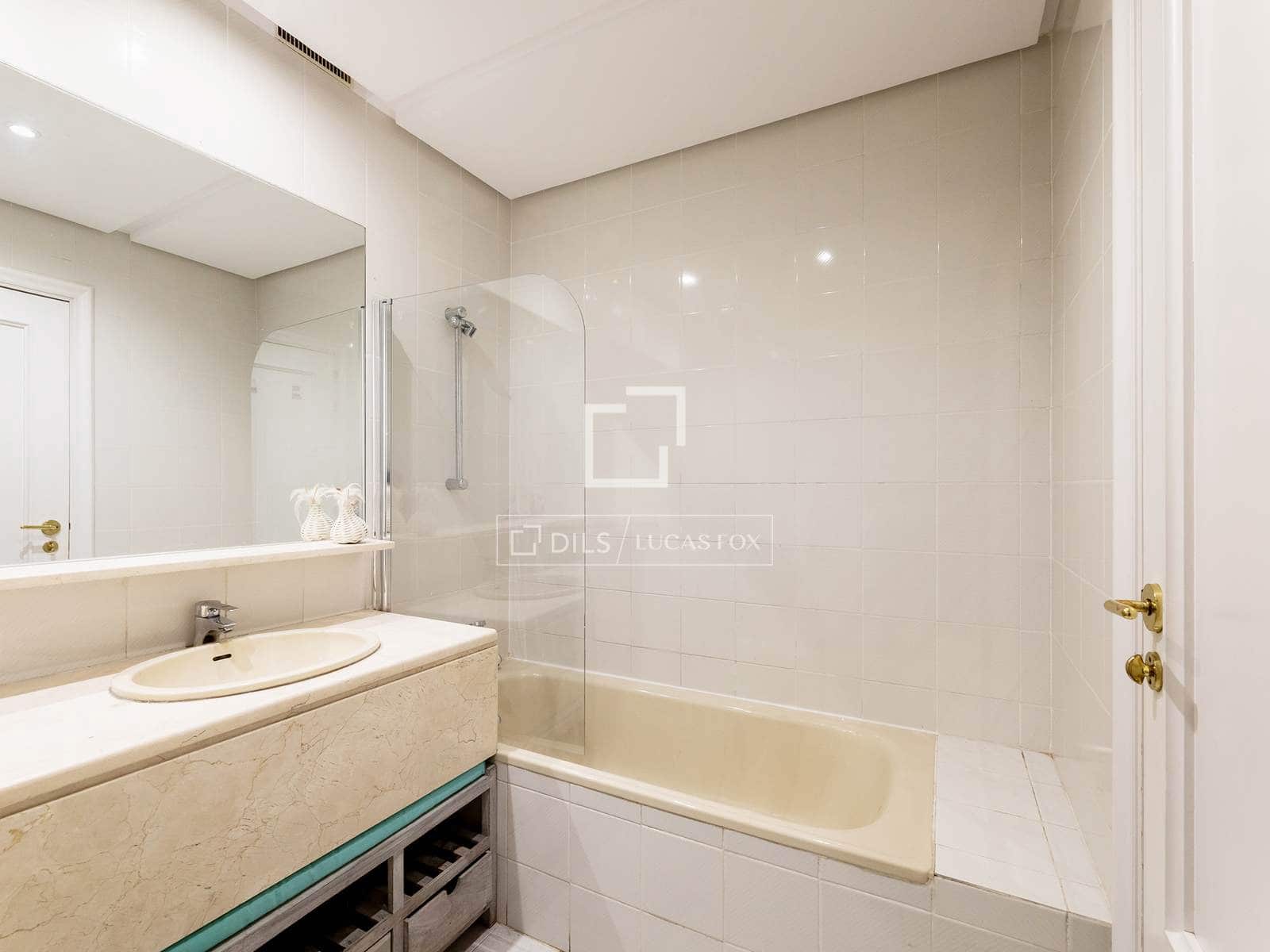 6 bedroom Villa for sale in Majadahonda with pool garage - € 1,150,000 (Ref: 9850053)