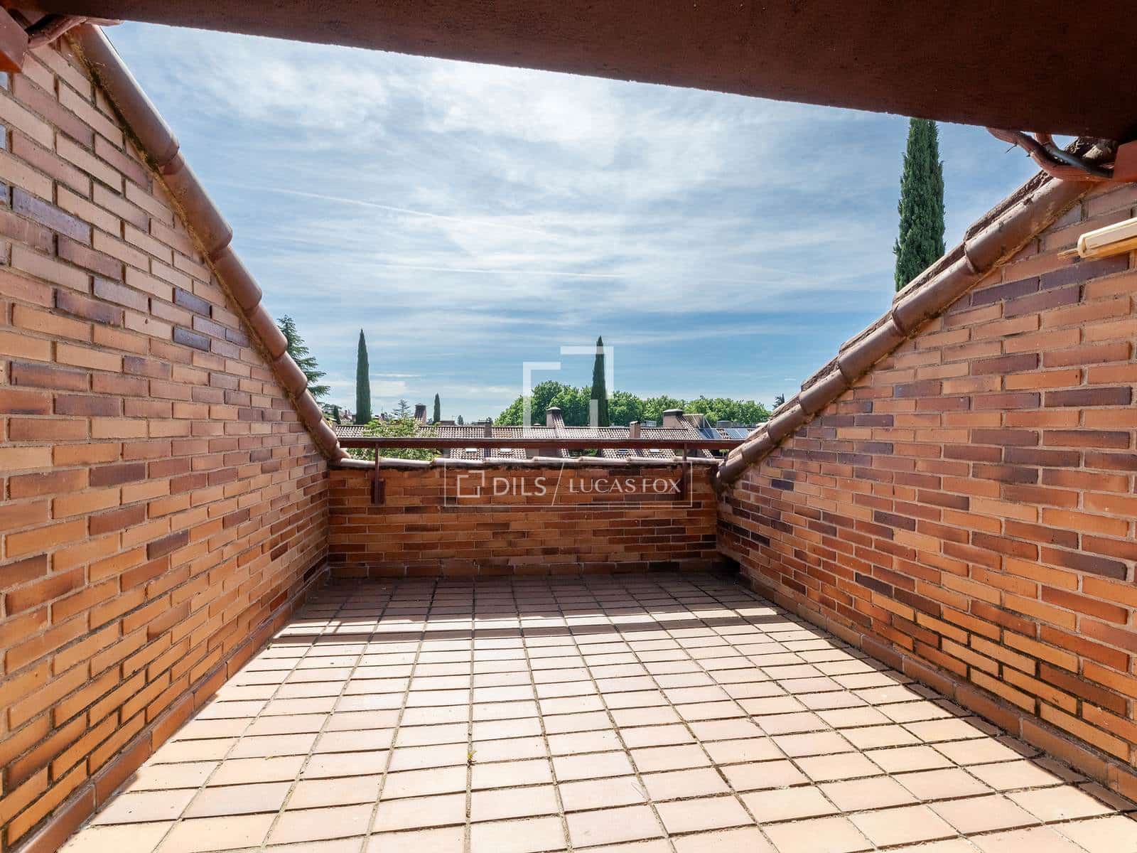 6 bedroom Villa for sale in Majadahonda with pool garage - € 1,150,000 (Ref: 9850053)