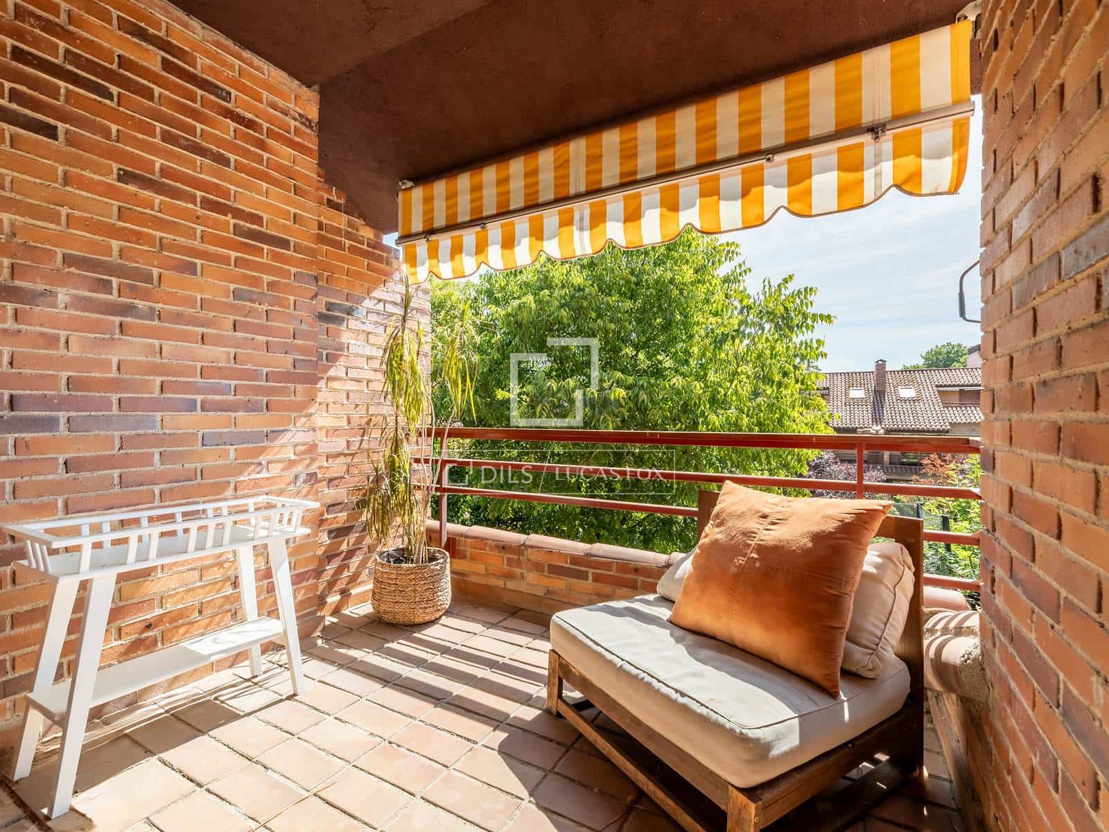 6 bedroom Villa for sale in Majadahonda with pool garage - € 1,150,000 (Ref: 9850053)