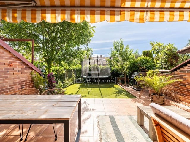 6 soverom Villa til salgs i Majadahonda med svømmebasseng garasje - € 1 150 000 (Ref: 9850053)