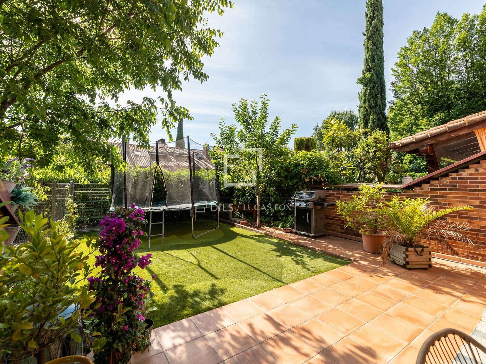 6 bedroom Villa for sale in Majadahonda with pool garage - € 1,150,000 (Ref: 9850053)