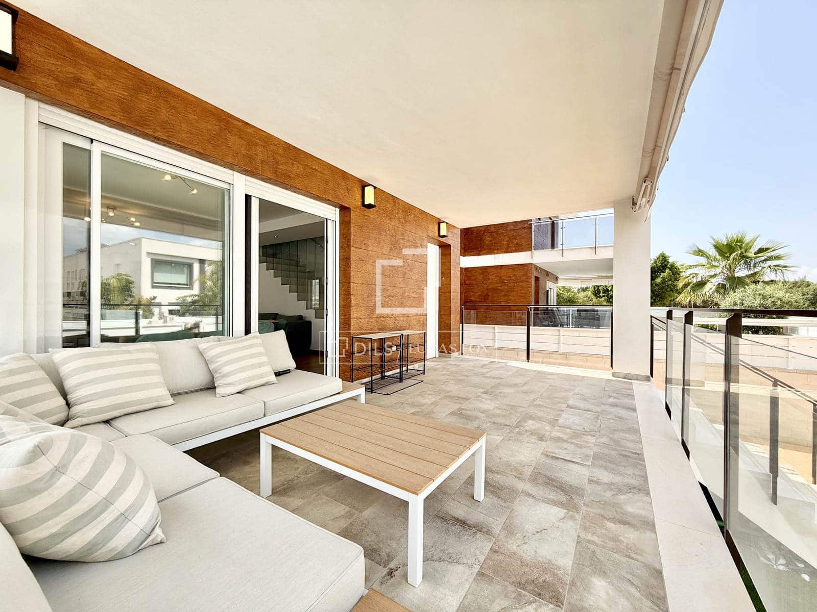 6 bedroom Villa for rent in Gran Alacant with pool garage - € 3,900 (Ref: 9850057)