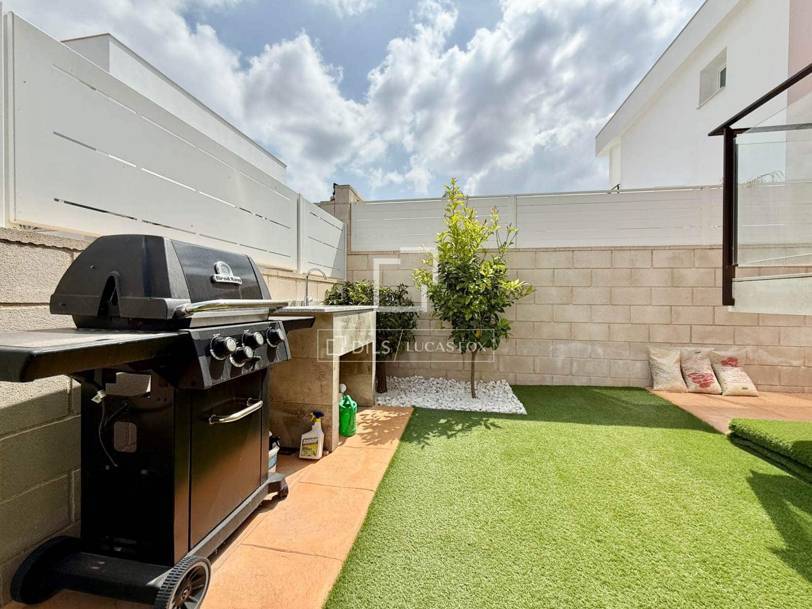 6 bedroom Villa for rent in Gran Alacant with pool garage - € 3,900 (Ref: 9850057)