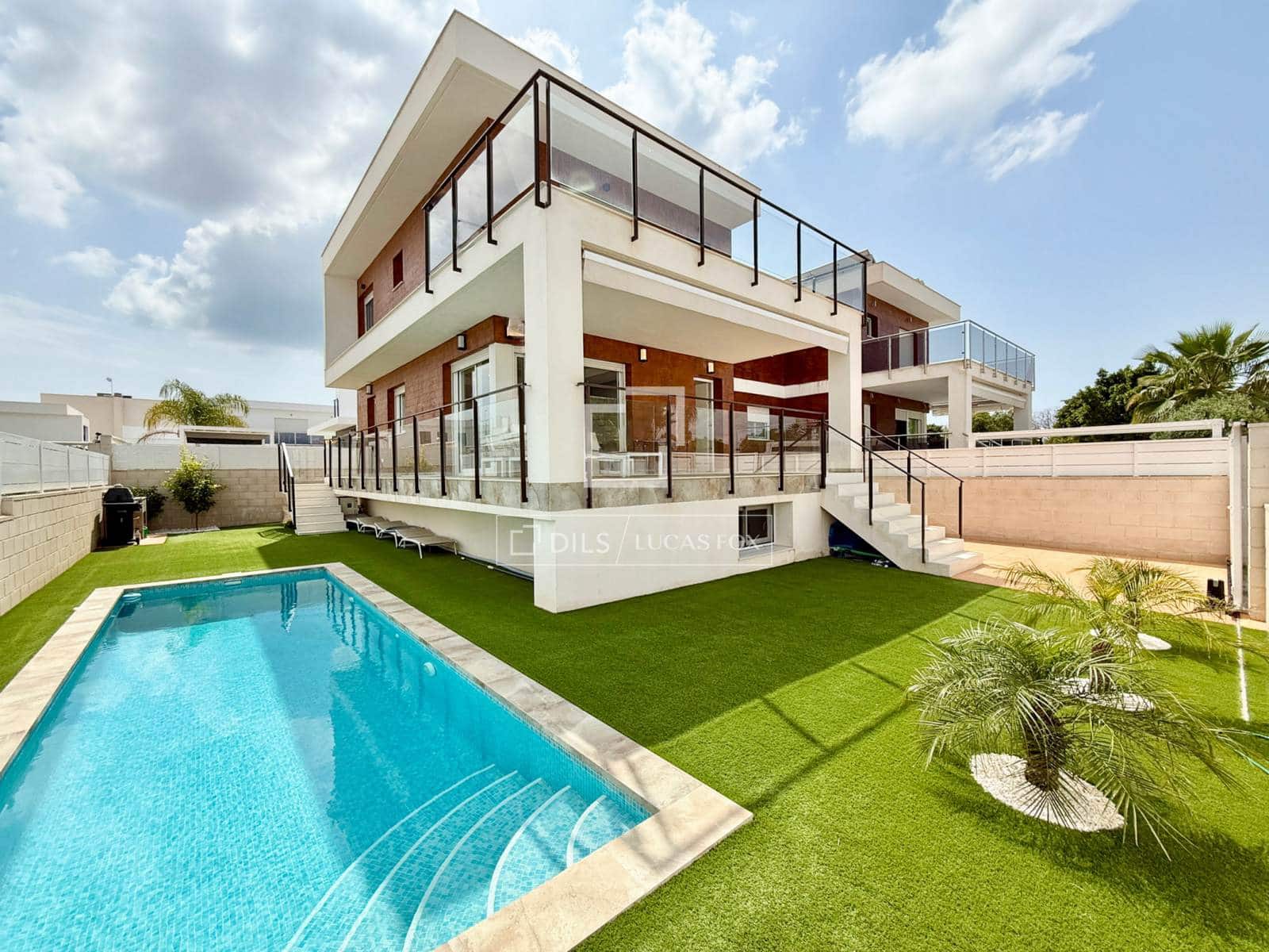 6 bedroom Villa for rent in Gran Alacant with pool garage - € 3,900 (Ref: 9850057)