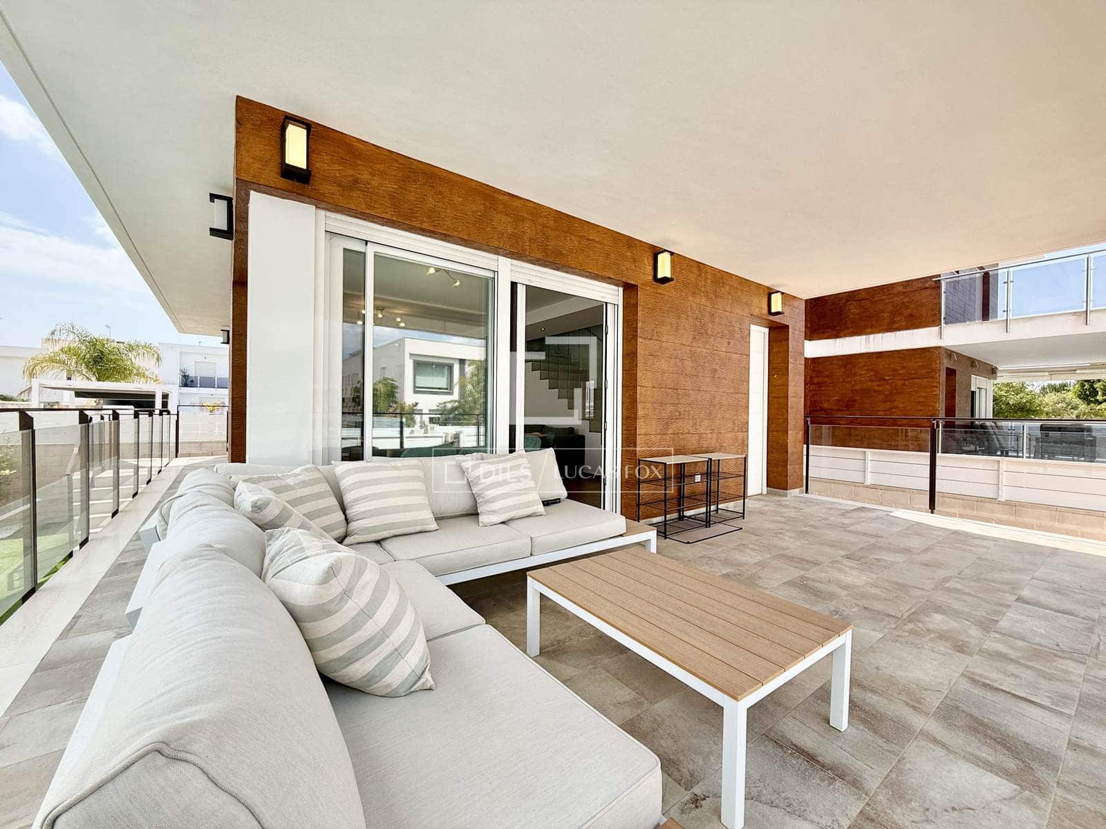 6 bedroom Villa for rent in Gran Alacant with pool garage - € 3,900 (Ref: 9850057)