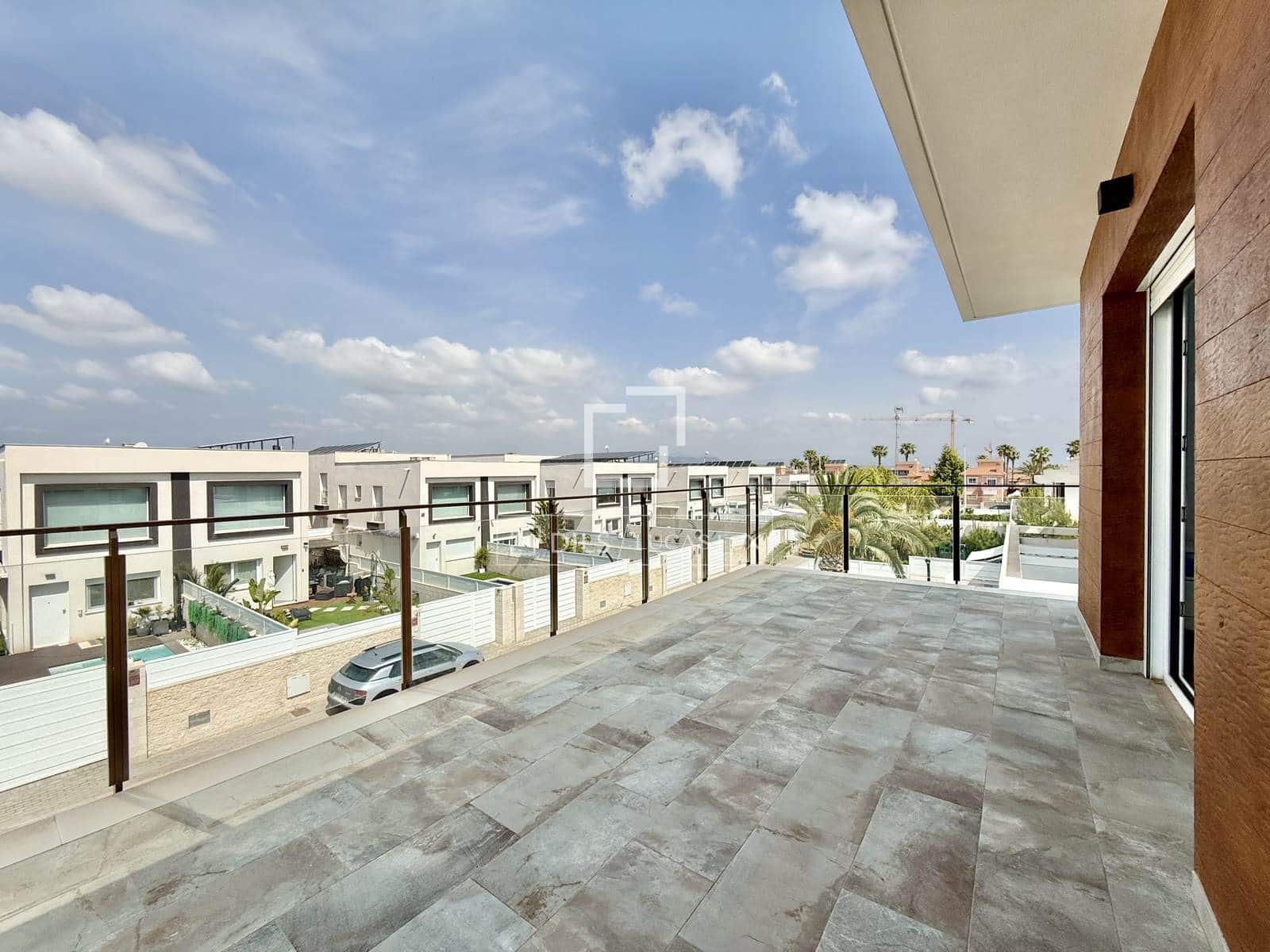 6 bedroom Villa for rent in Gran Alacant with pool garage - € 3,900 (Ref: 9850057)
