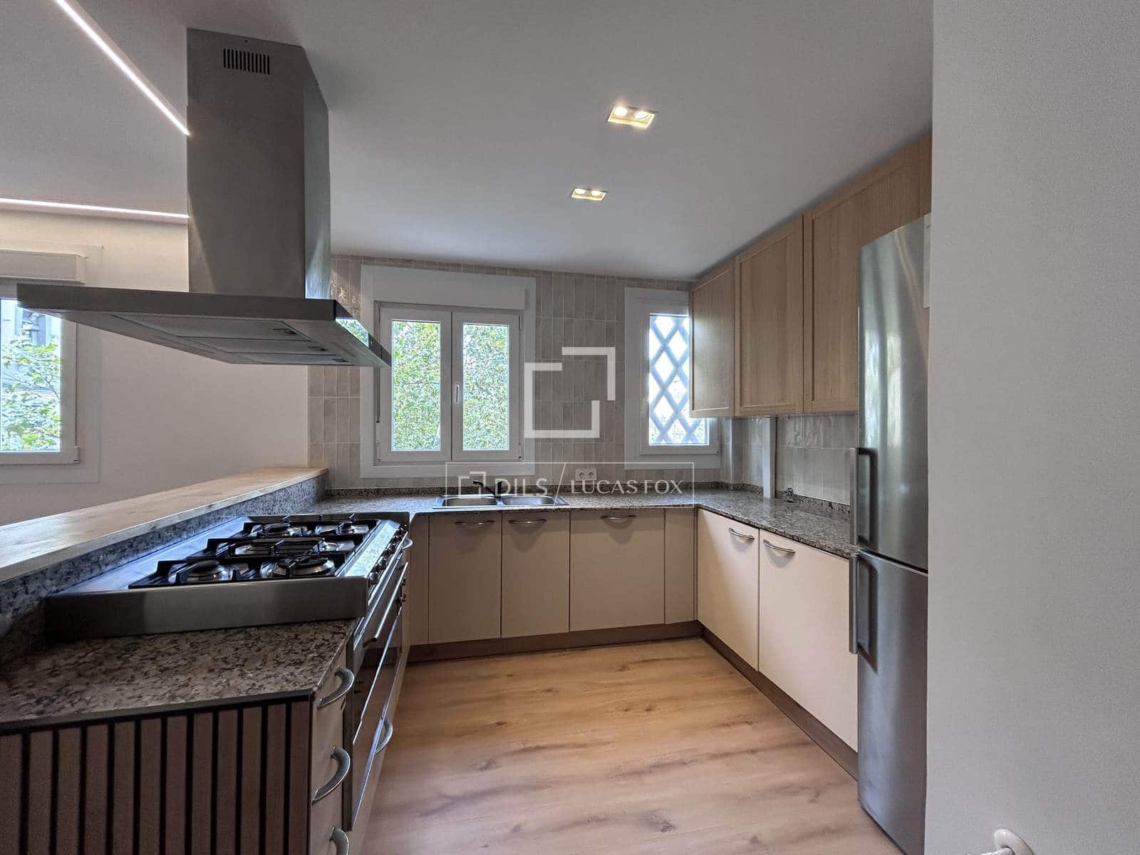 2 bedroom Apartment for sale in Barcelona city - € 590,000 (Ref: 9850457)