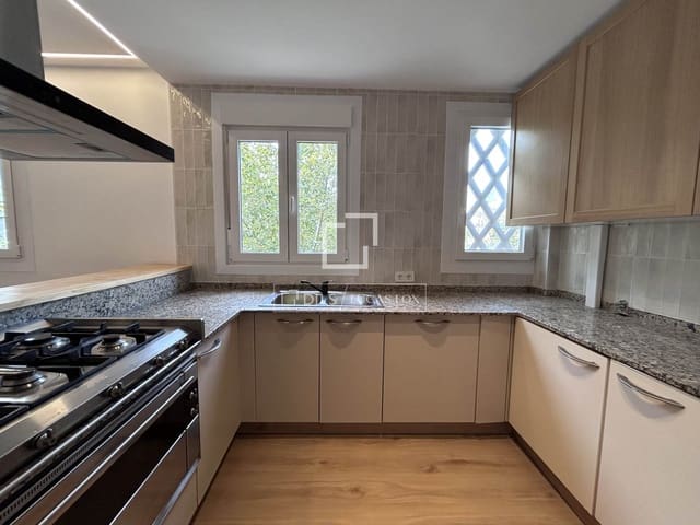 2 bedroom Apartment for sale in Barcelona city - € 590,000 (Ref: 9850457)