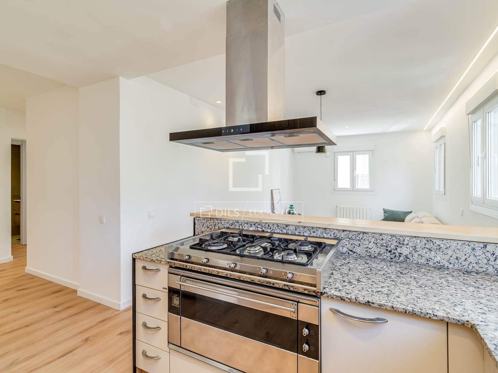 2 soveværelse Lejlighed til salg i Barcelona by - € 495.000 (Ref: 9850457)
