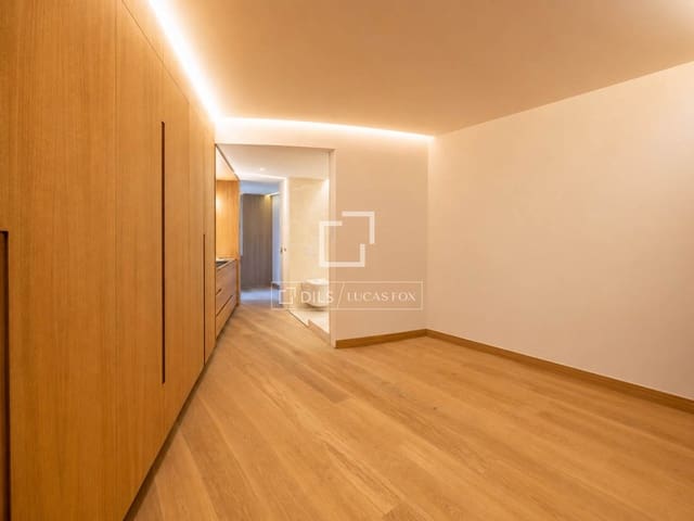 2 soveværelse Lejlighed til salg i Recoletos, Madrid by med garage - € 1.590.000 (Ref: 9850458)
