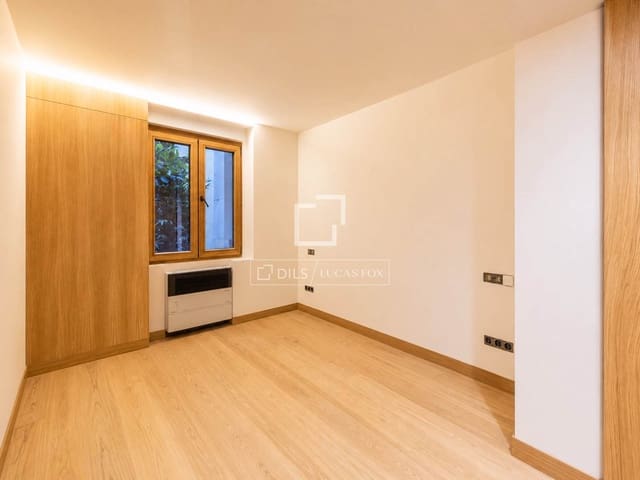 2 soveværelse Lejlighed til salg i Recoletos, Madrid by med garage - € 1.590.000 (Ref: 9850458)