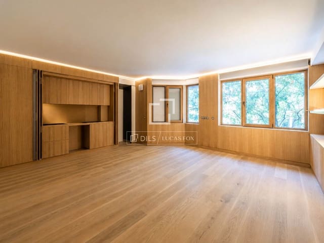 2 soveværelse Lejlighed til salg i Recoletos, Madrid by med garage - € 1.590.000 (Ref: 9850458)