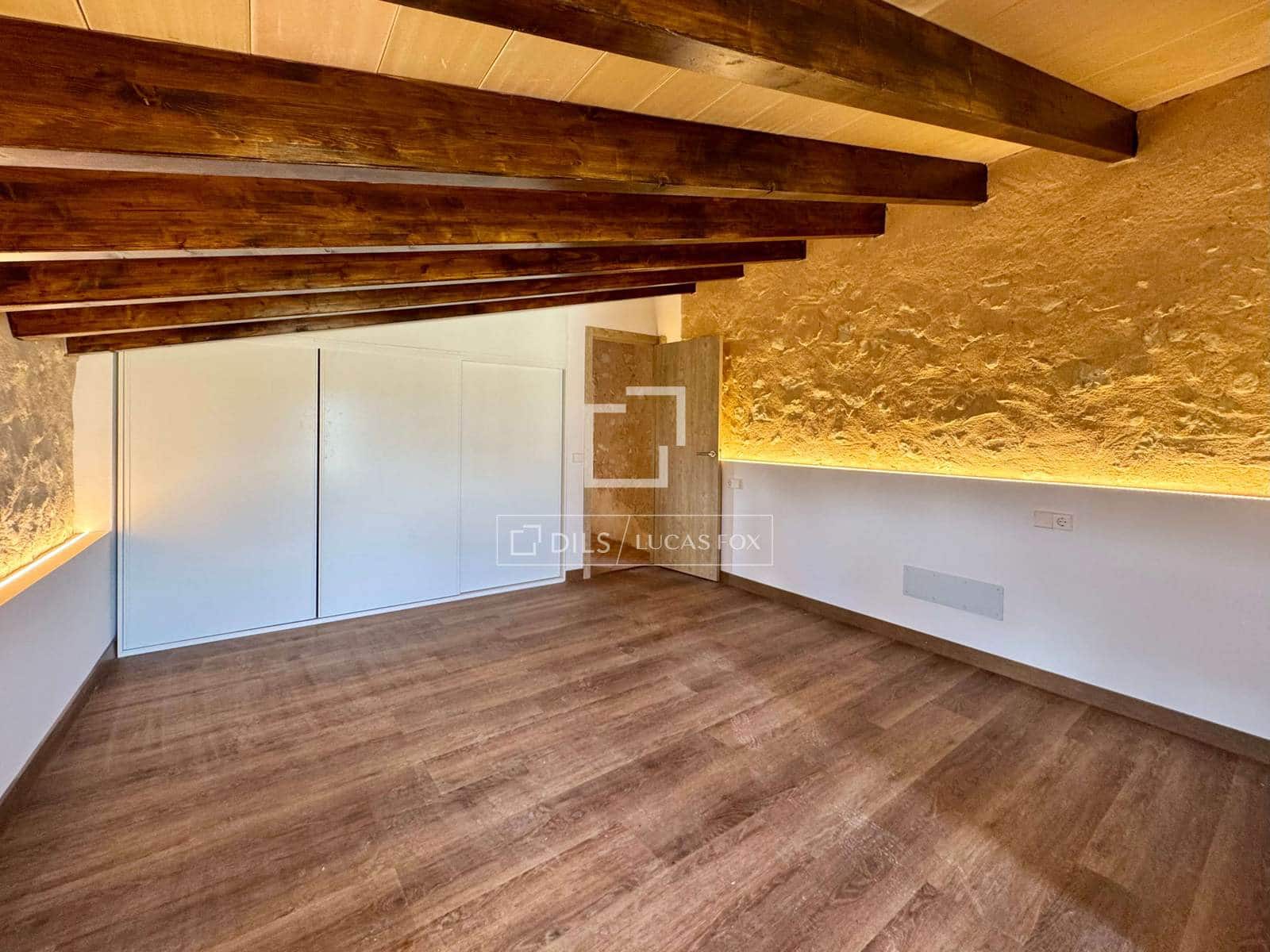 4 bedroom Finca/Country House for sale in Llubi - € 600,000 (Ref: 9850566)