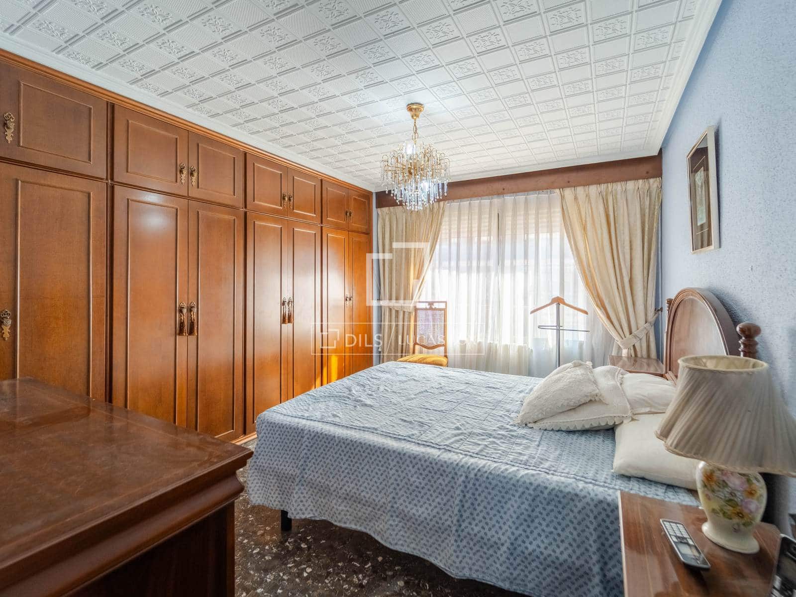 4 bedroom Apartment for sale in Valencia city - € 550,000 (Ref: 9852083)