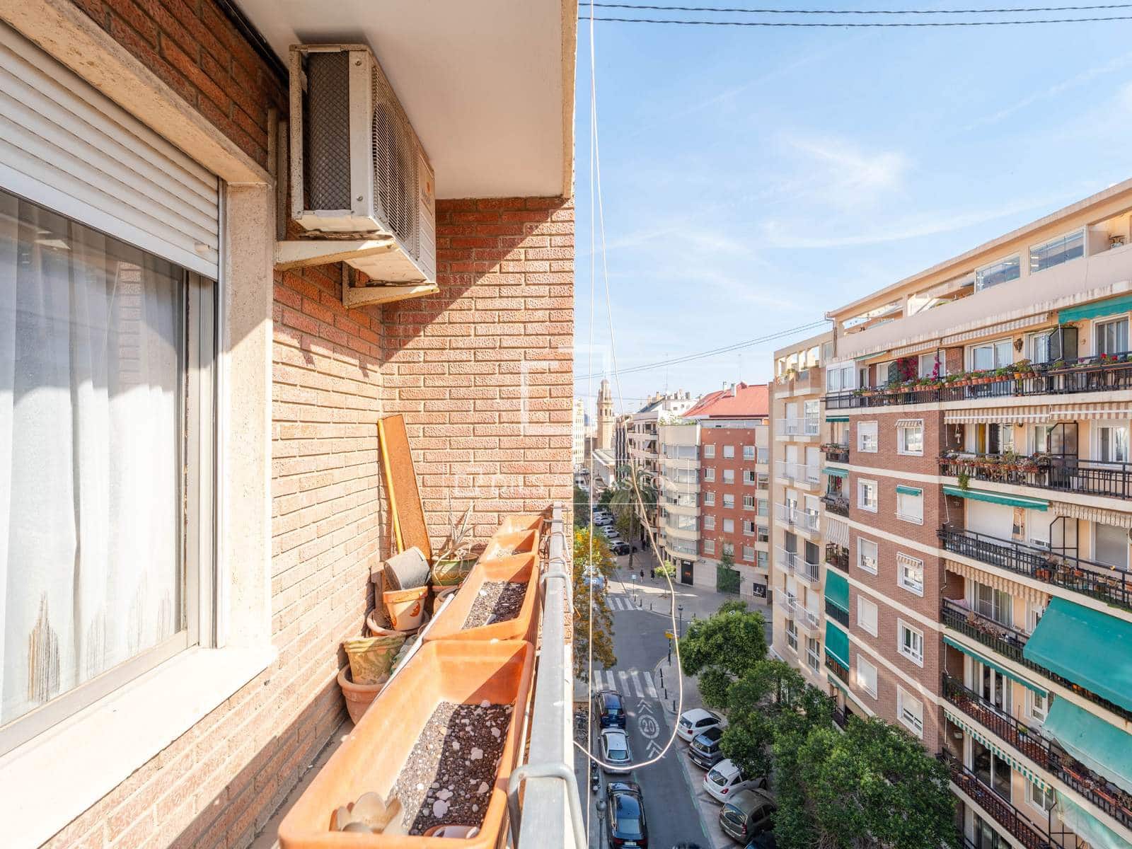 4 bedroom Apartment for sale in Valencia city - € 550,000 (Ref: 9852083)