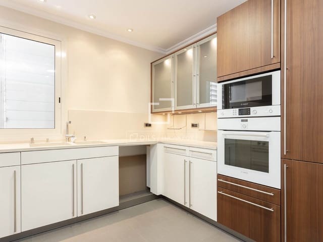 3 soveværelse Penthouse til salg i Barcelona by med garage - € 2.600.000 (Ref: 9852997)