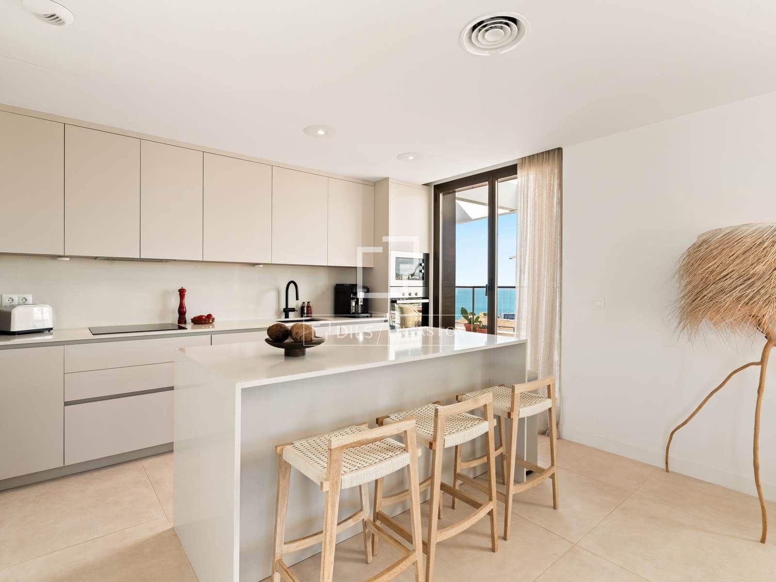 2 soverom Leilighet til salgs i Casares med svømmebasseng garasje - € 739 000 (Ref: 9852998)