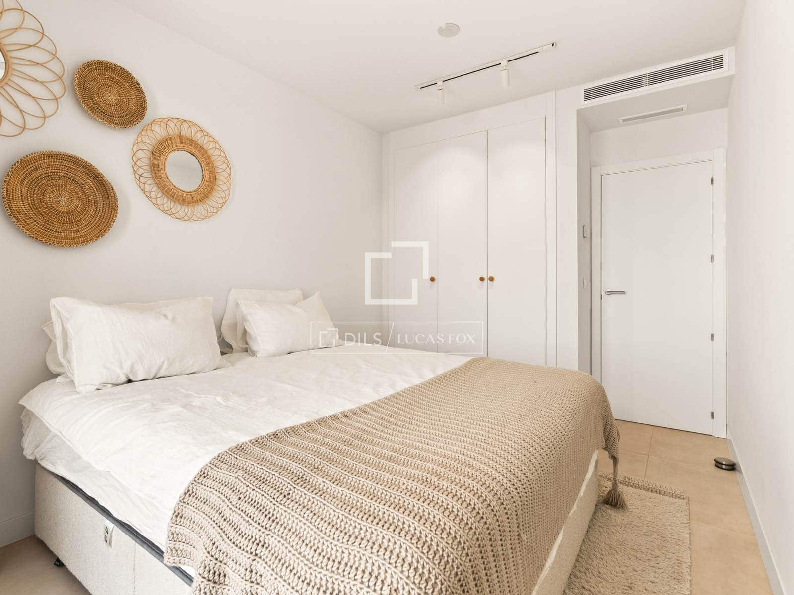 2 soverom Leilighet til salgs i Casares med svømmebasseng garasje - € 739 000 (Ref: 9852998)