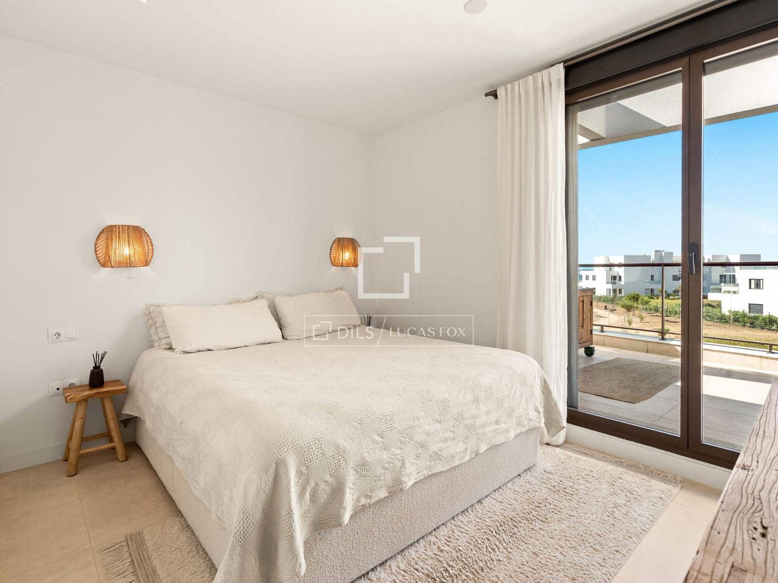2 soverom Leilighet til salgs i Casares med svømmebasseng garasje - € 739 000 (Ref: 9852998)