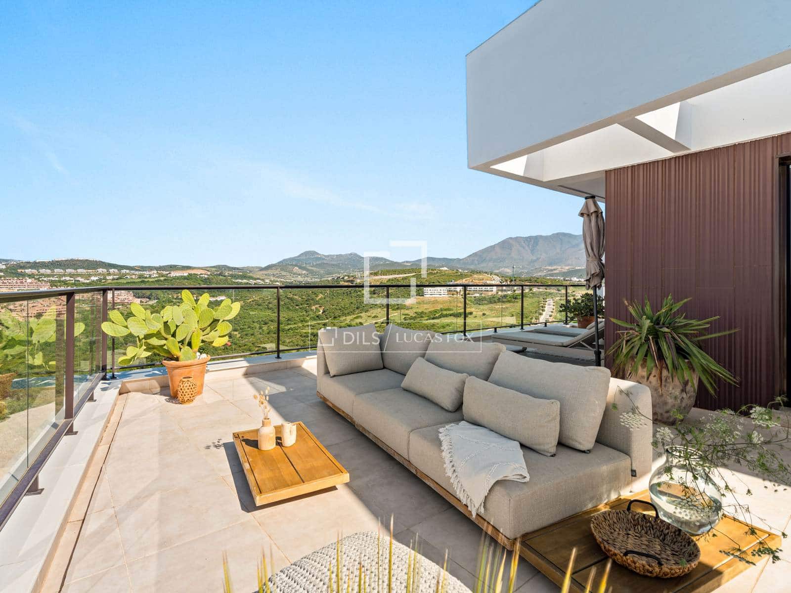 2 soverom Leilighet til salgs i Casares med svømmebasseng garasje - € 739 000 (Ref: 9852998)